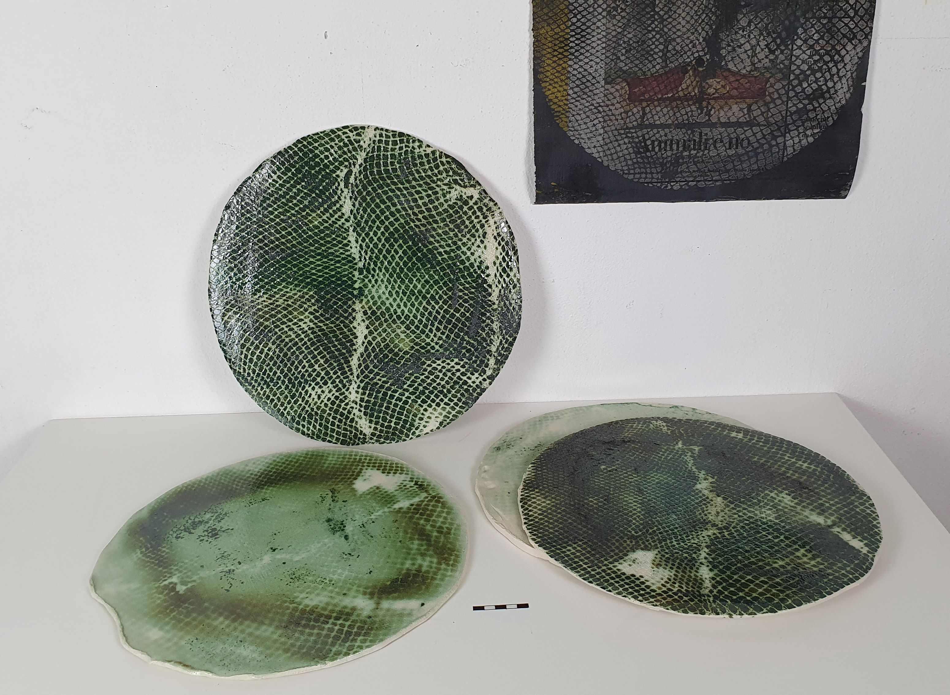 MEDAGLIONI A PELLE VERDE - Artwork